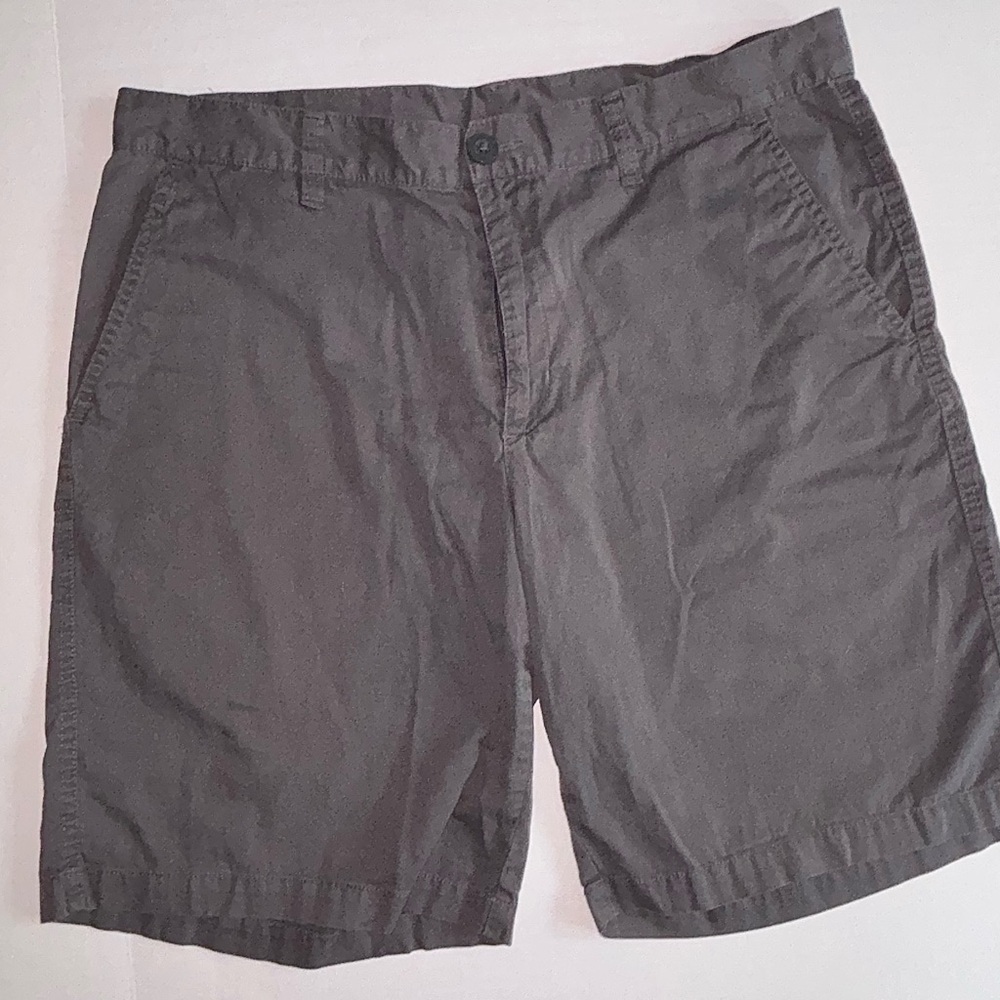 Columbia Gray Flat Front Knee-Length Shorts